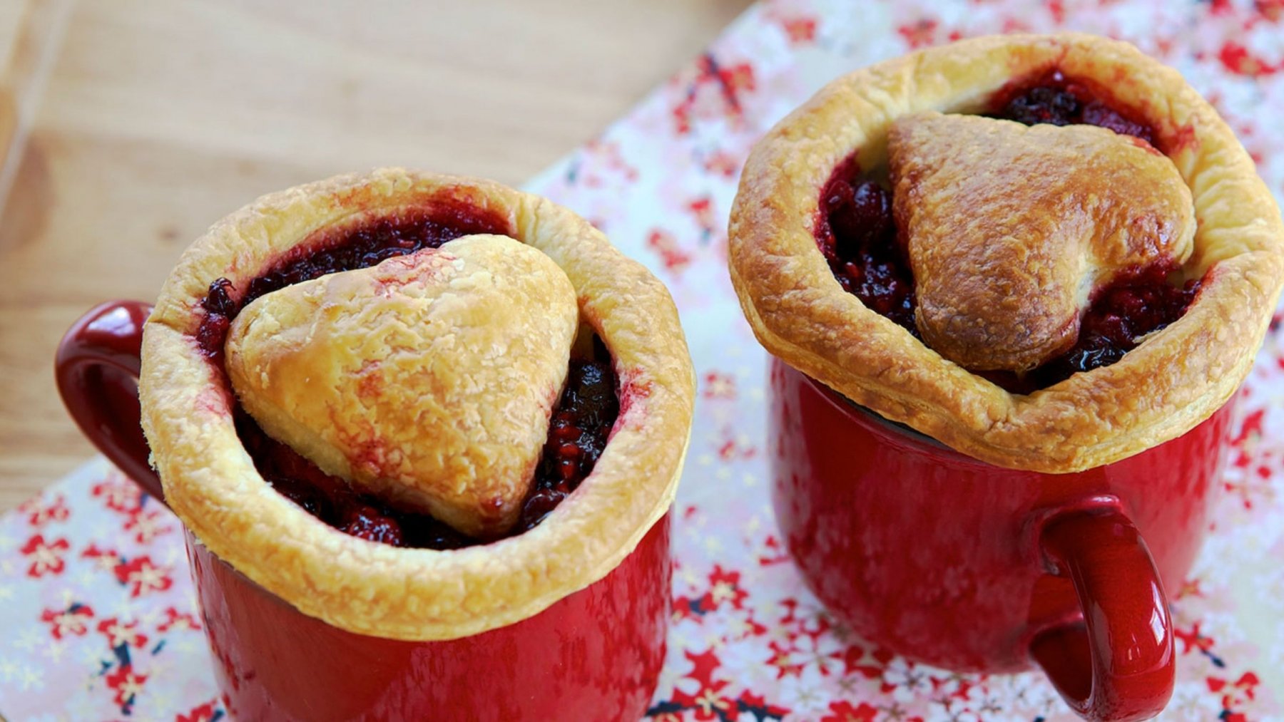 Berry Pie Mugs with a Heart Pastry Top Pampas